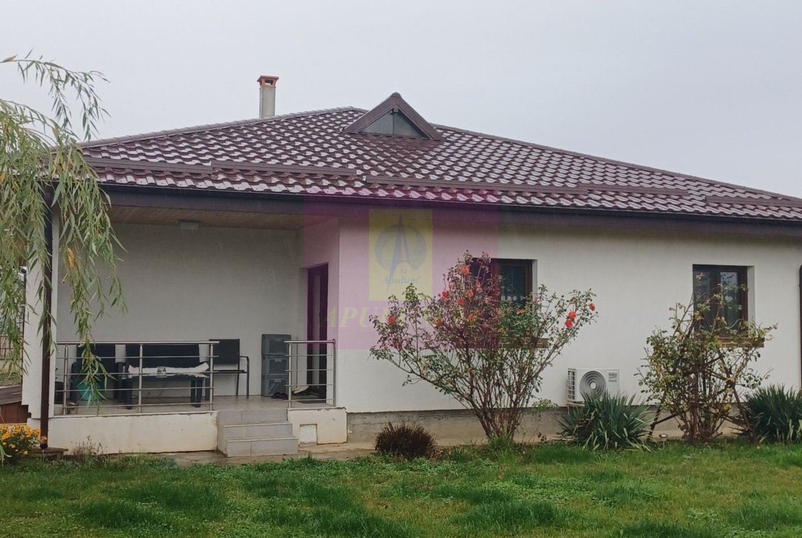 Sabareni, casa parter 145 mp, curte 1000 mp, mobilata, utilata