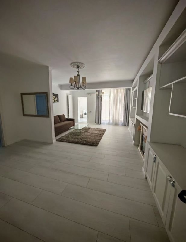 1d98dc1b56ec4ac7919d11530aa2e36b Vand apartament 3 camere in zona Aviatiei (parcare inclusa).