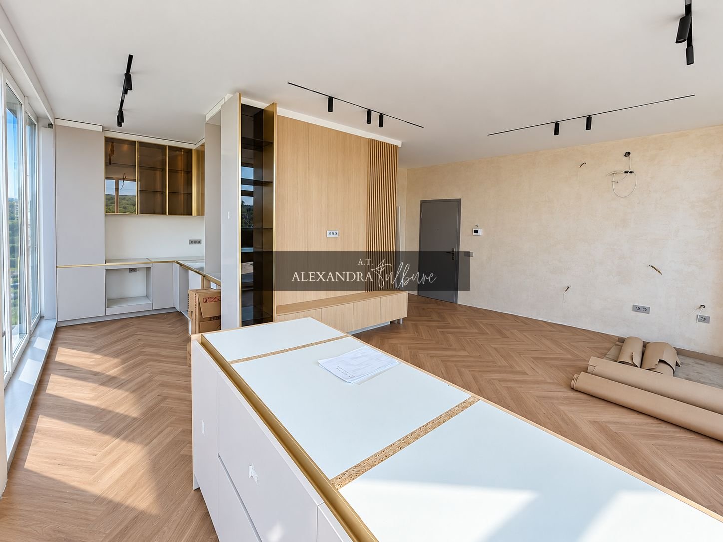 Apartament 3 camere, 3 bai, 84 mp+ terasa 71 mp, garaj