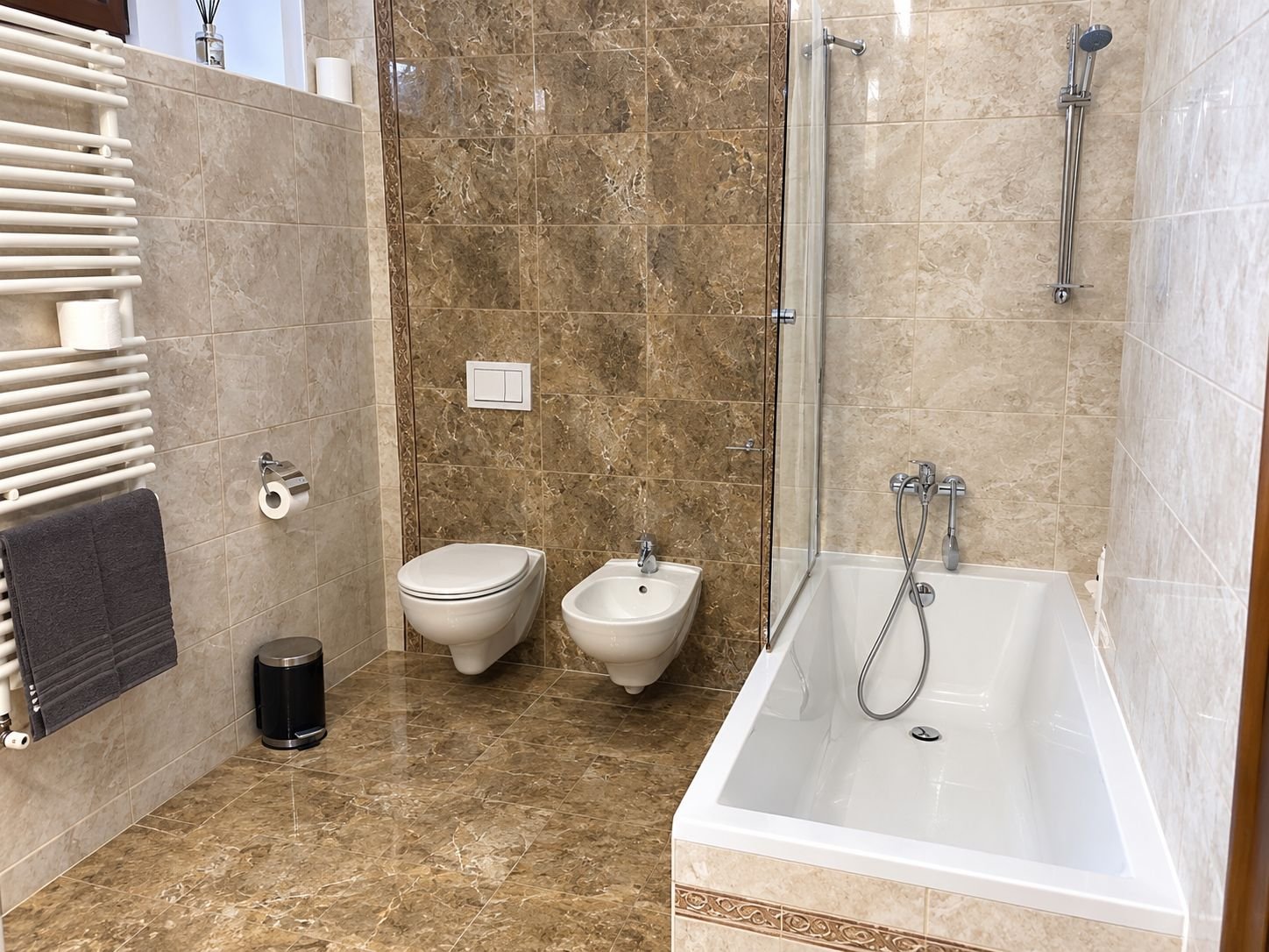 1e383af288fa4d5e8a4641d25424ee67 Apartament 3 camere | 77 mp | Intrare separată | Zona Lipovei – Iulius