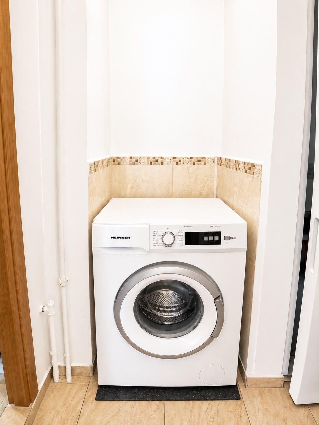 1e3f669258084b57a9e9729e5b77fe61 Decebal-metrou-2 camere/loc pentru tine,spatiu pentru lucrul de acasa