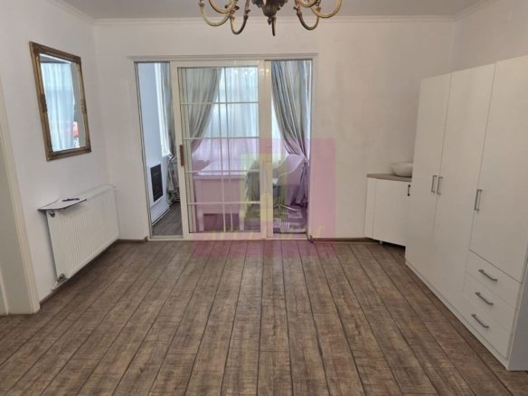 Apartament cu 2 camere, spatiu comercial – Campina, central
