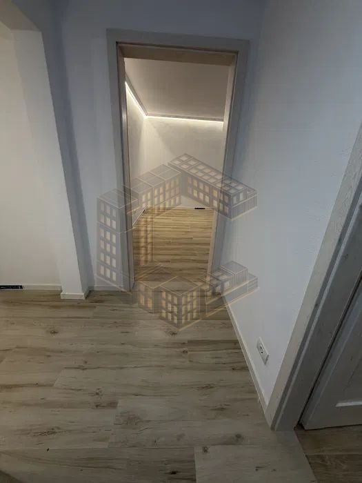 Apartament cu 3 camere, etajul 1, renovat, zona Dambovita
