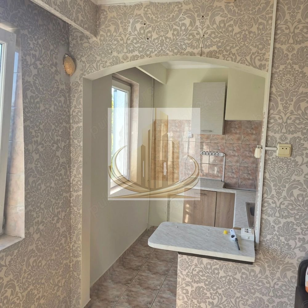 20e792f732d1402196888318f9207f03 Apartament 3 camere, 40 mp utili, etaj 4/4, acoperiș, zona Șagului