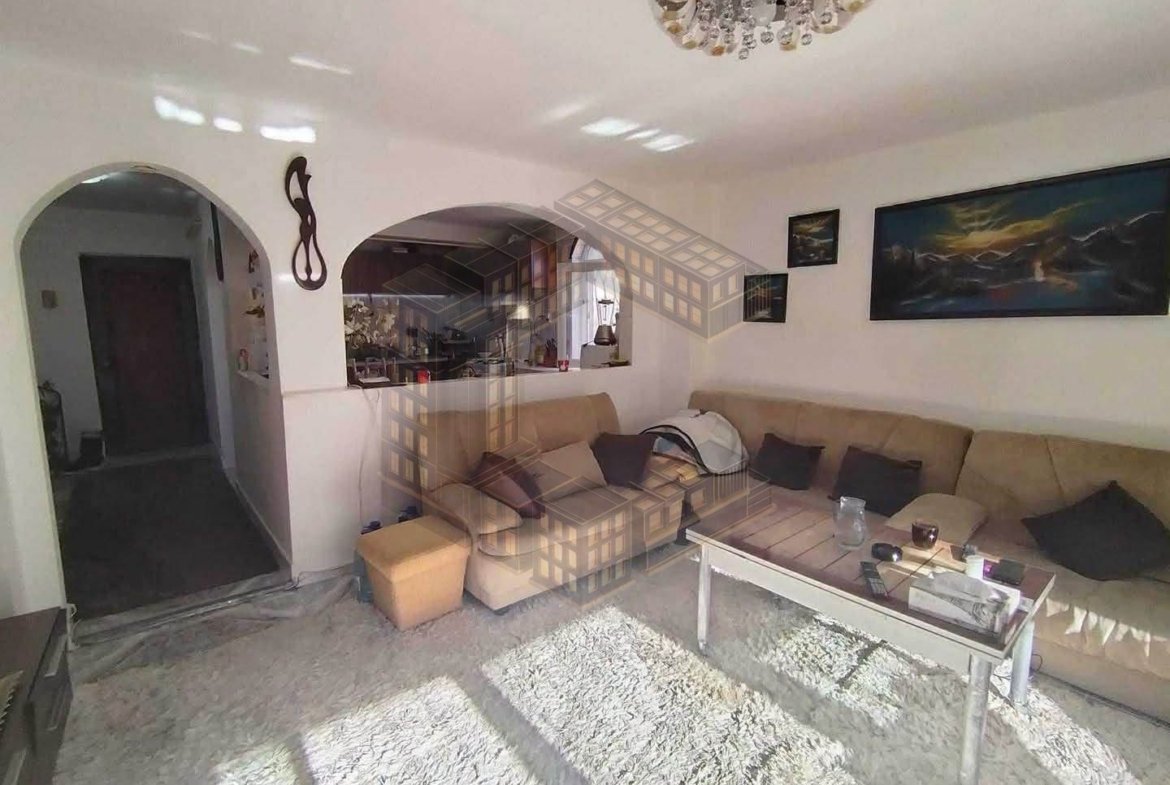 Apartament cu 3 camere, decomandat, centrala,de vânzare, Girocului