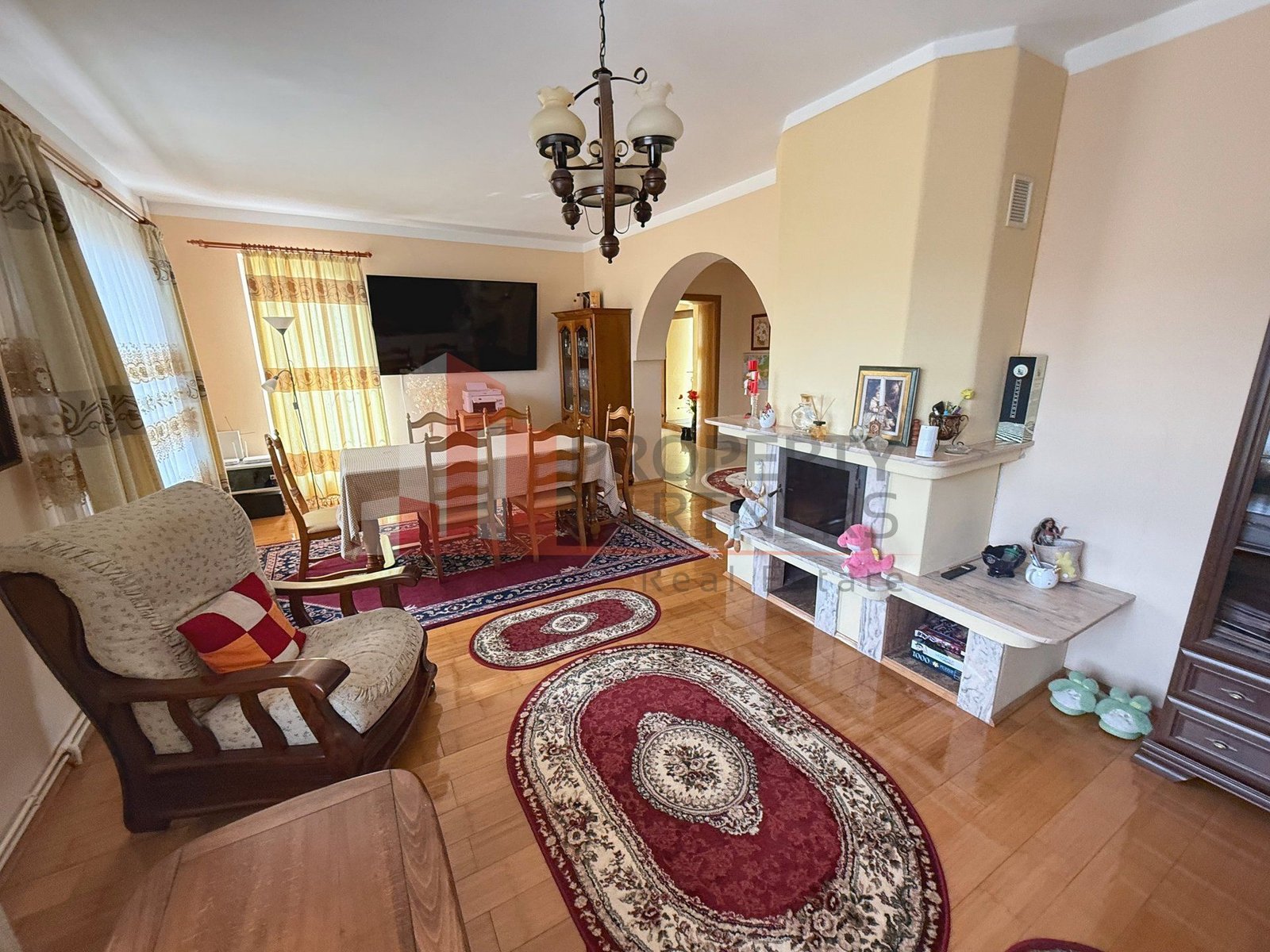 22a66b0937c6408fbde62e4122742b1b Casă 5 dormitoare + casă de oaspeți, priveliște Piatra Craiului, Sohodol-Bran
