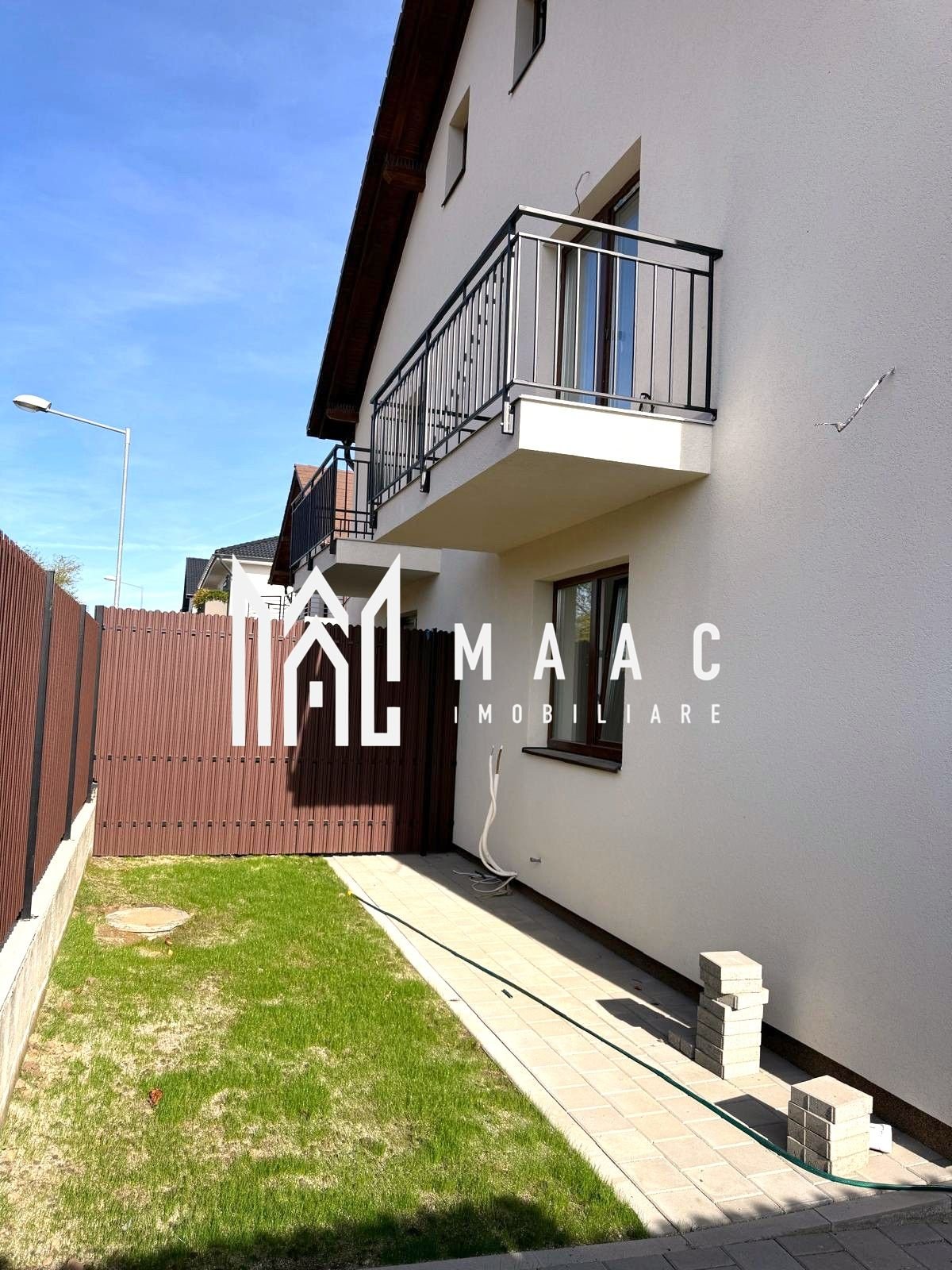 22d1e9e12cfe4c15bce77dbeb4460c9f Casă duplex 4 camere de vânzare | Cisnădie, Exterior Sud