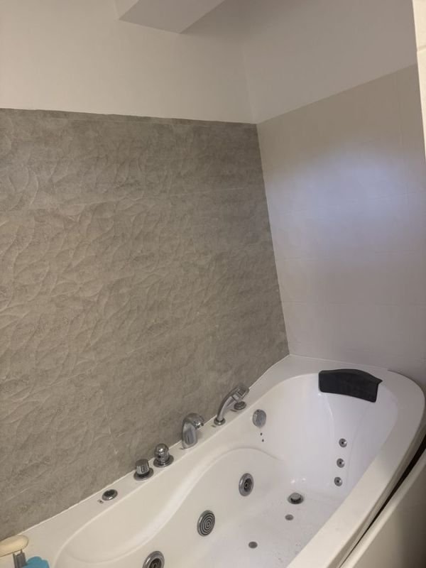 22e1e7188f934fdc96e0e0c990804896 Vand apartament 3 camere in zona Aviatiei (parcare inclusa).