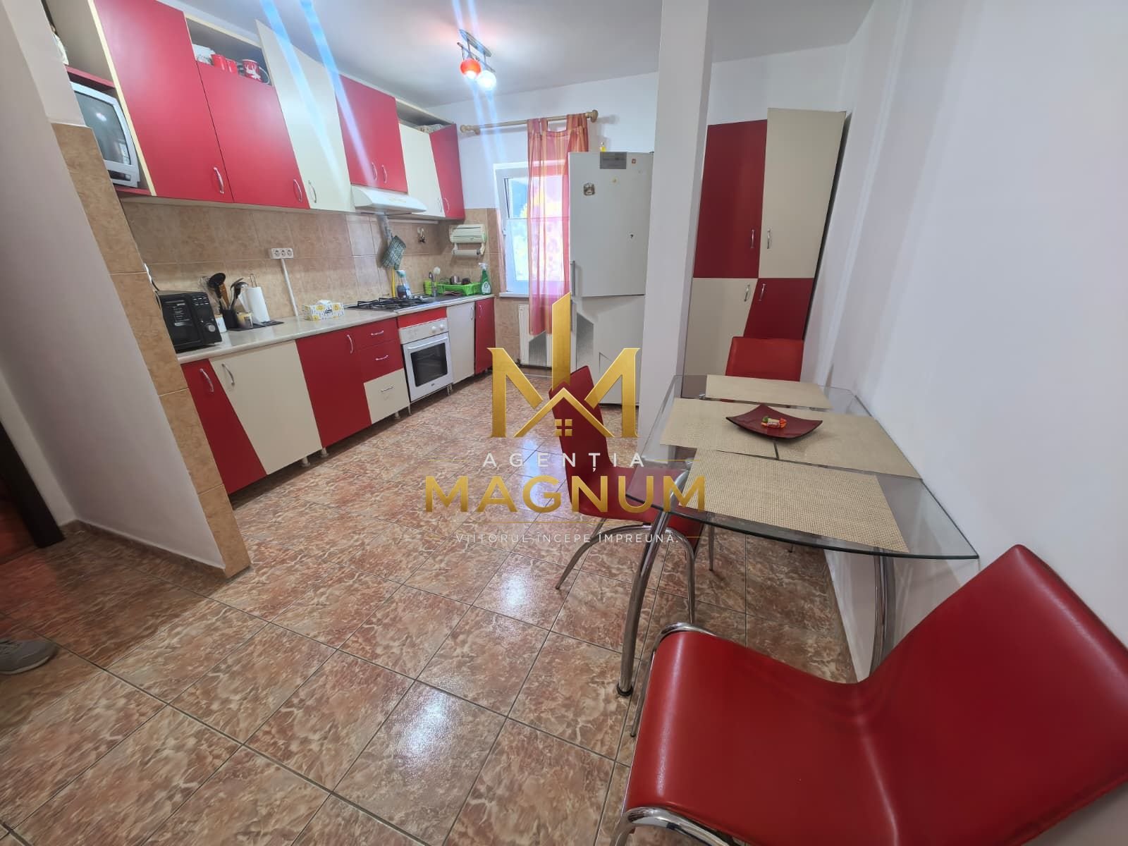 Apartament cu 3 camere de inchiriat
