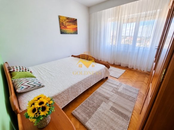 3 camere