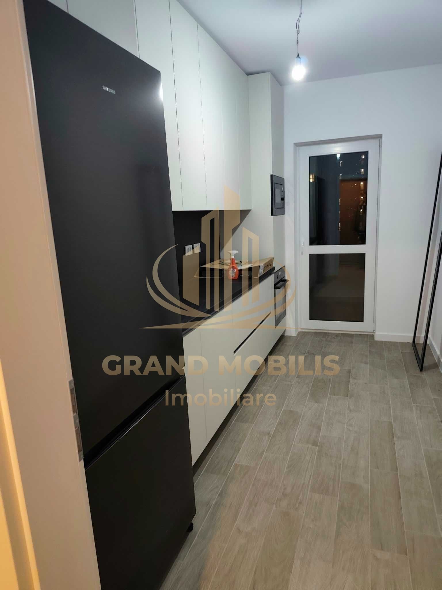 Apartament 3 camere | 85 mp | 2 băi | Balcon 10 mp Loc de parcare