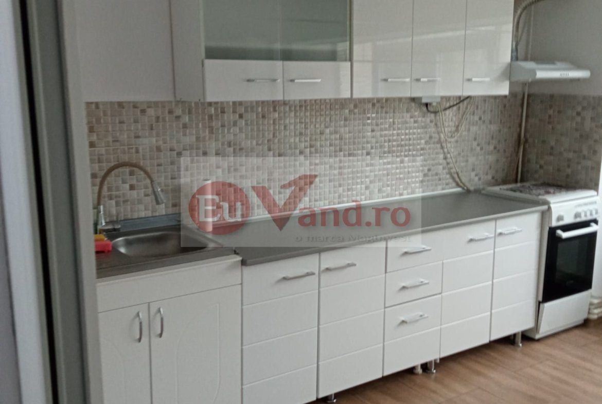 De inchiriat apartament cu 3 camere ICF, langa Scoala nr. 12, parter, 500 E