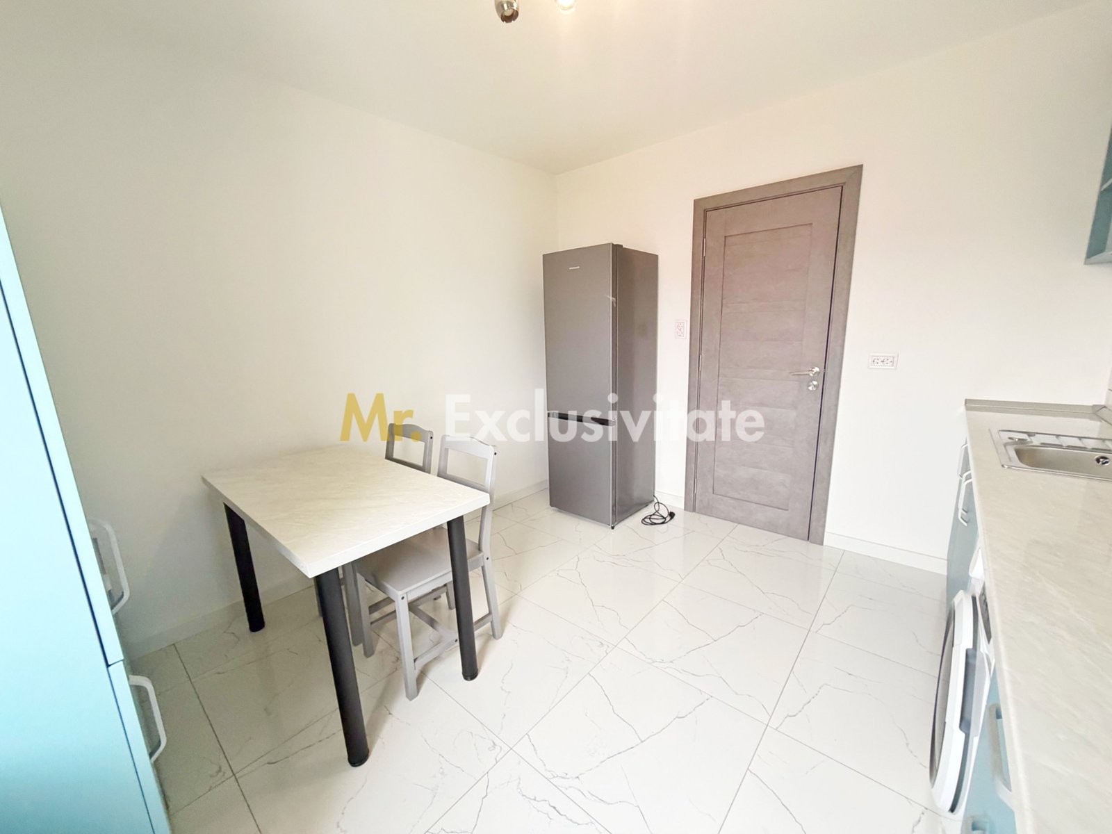 242afbe8e3aa442baec7d4038cb10356 Inchiriere apartament 3 camere decomandat – cartier Trivale