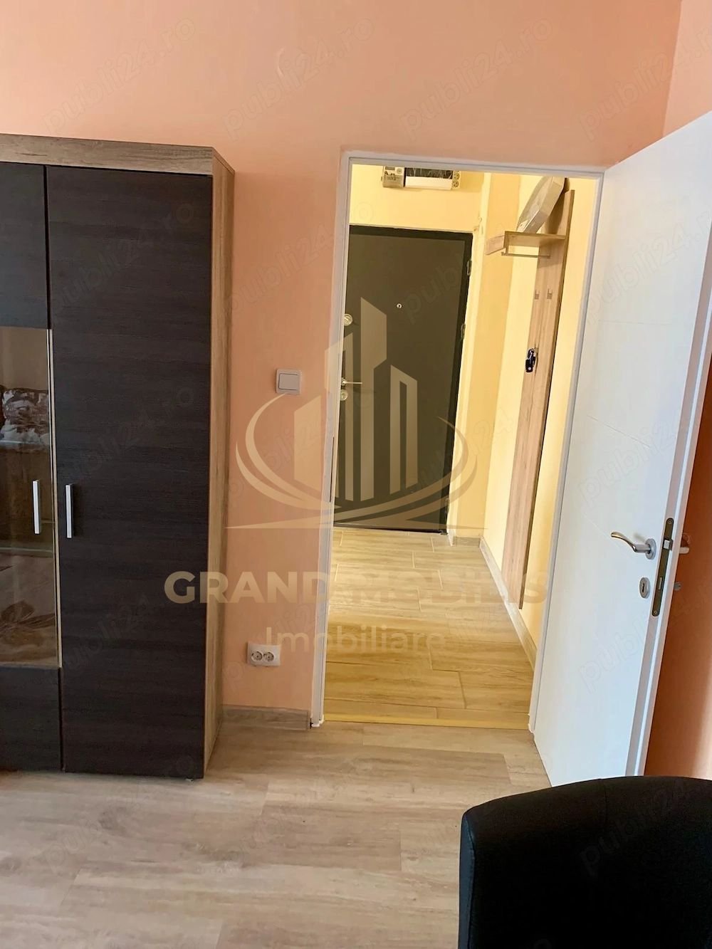 Proprietar vand apartament cu 2 camere zona Dambovita