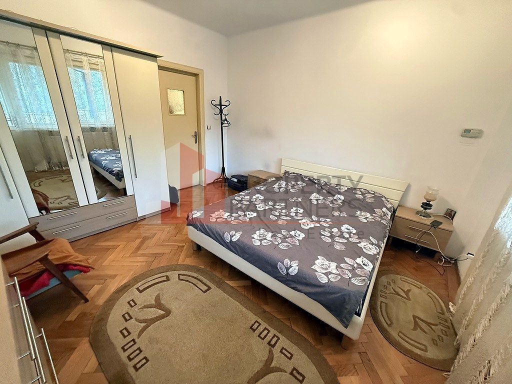 Apartament 3 camere, Bd. Carol I, vizavi de Hotel Montana, centrul Sinaiei