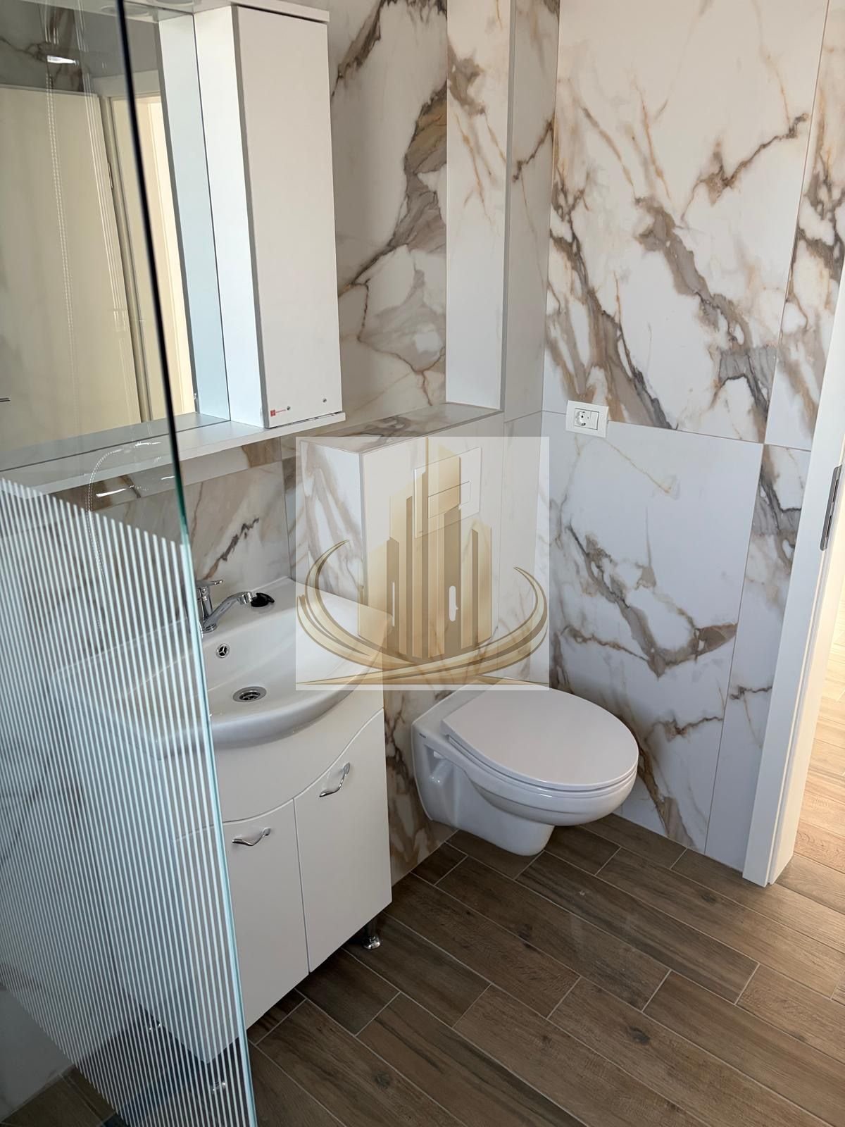 254c4b551bc644c7a7a9115381bfd279 Apartament tip SAD de vânzare –locație excelentă!