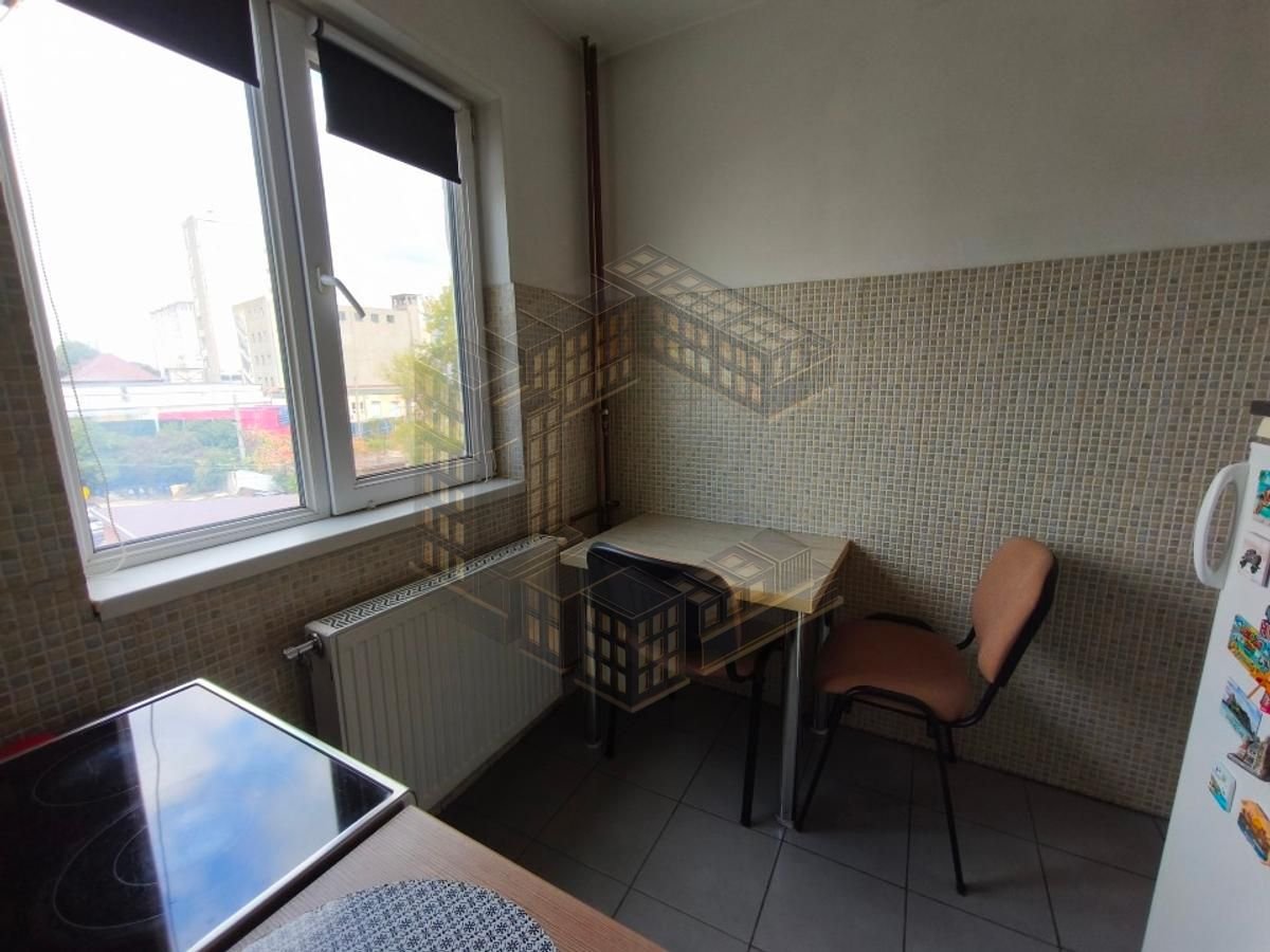 25883ea1dd96459dbc54d4859acaea20 Apartament cu 2 camere, renovat, etaj intermediar, zona Complex