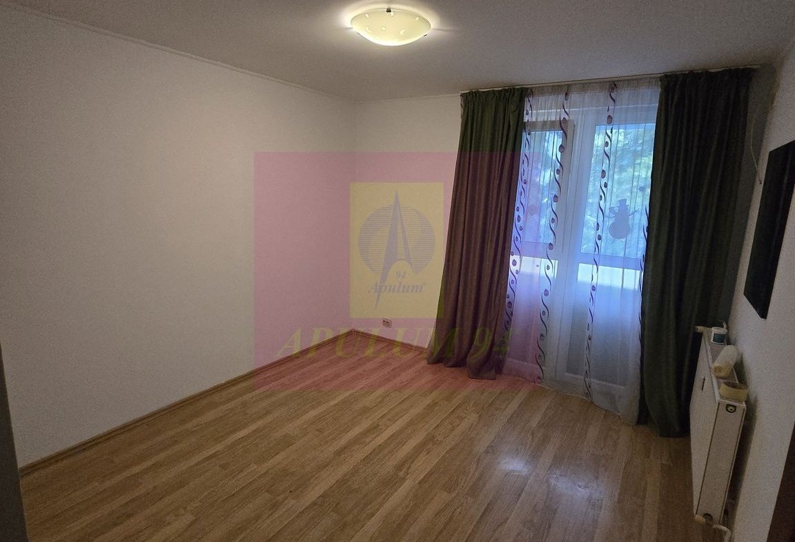 Vanzare 3 camere Titan