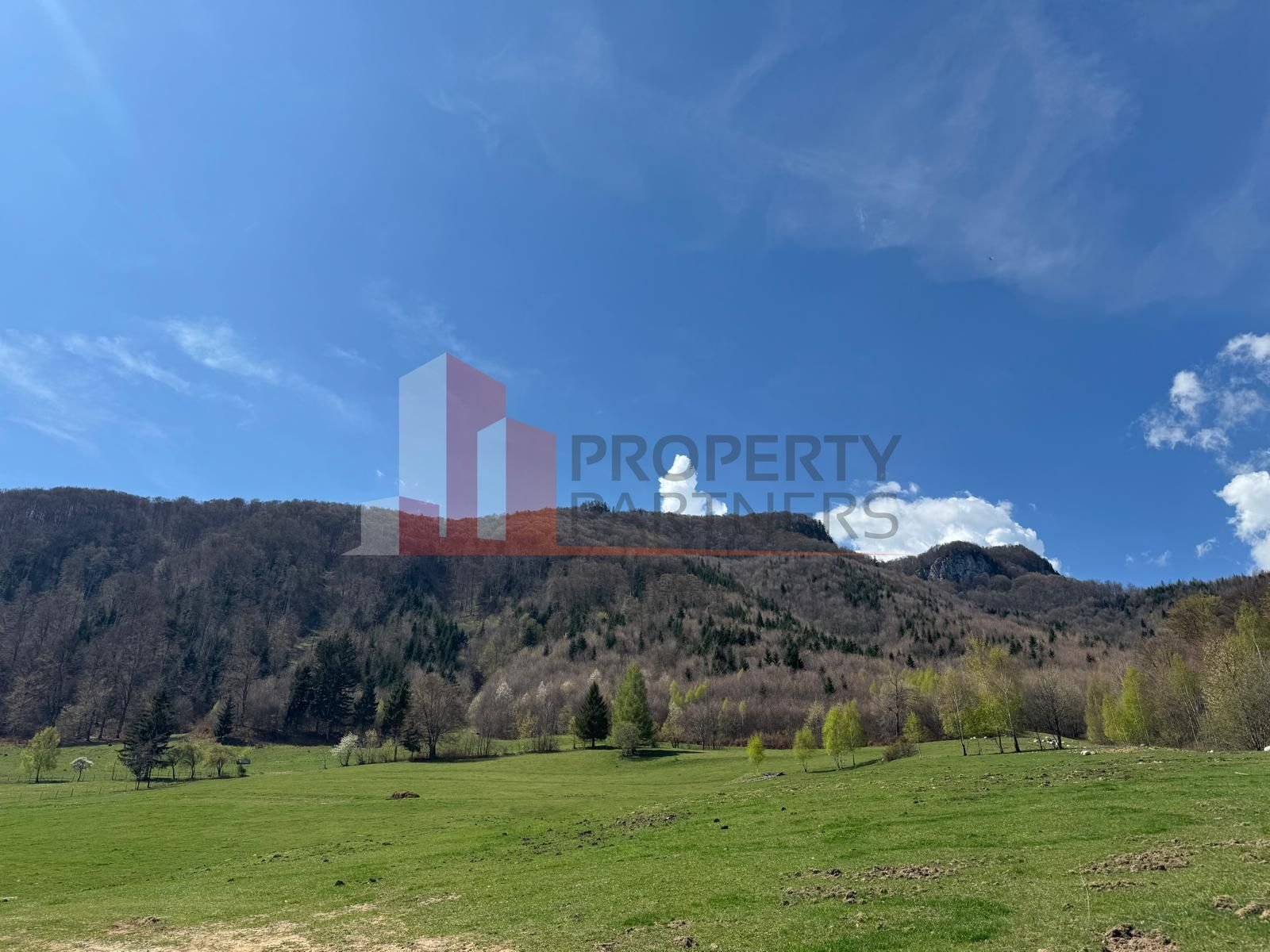 26ab8274ae744fd5bf5234242ad8b93e Terenuri Bran – Predelut Priveliște către Bucegi și Postăvaru