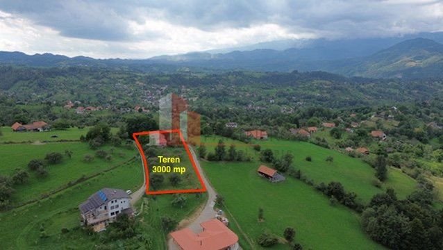 Teren intravilan 3.000 mp cu casă tradițională – Bran, sat Poarta