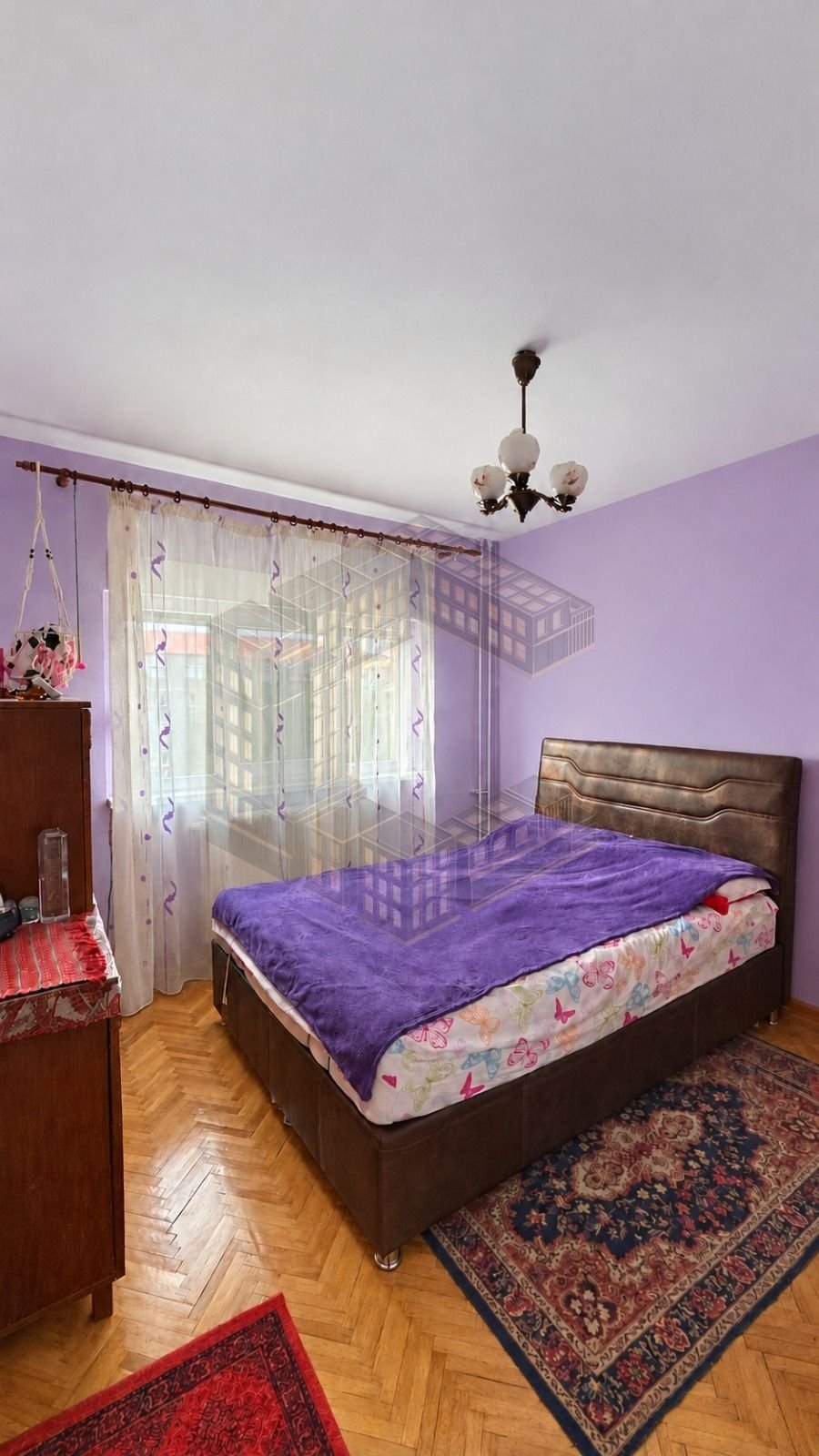 Apartament cu 3 camere, decomandat, centrala,etaj intermediar, Lipovei
