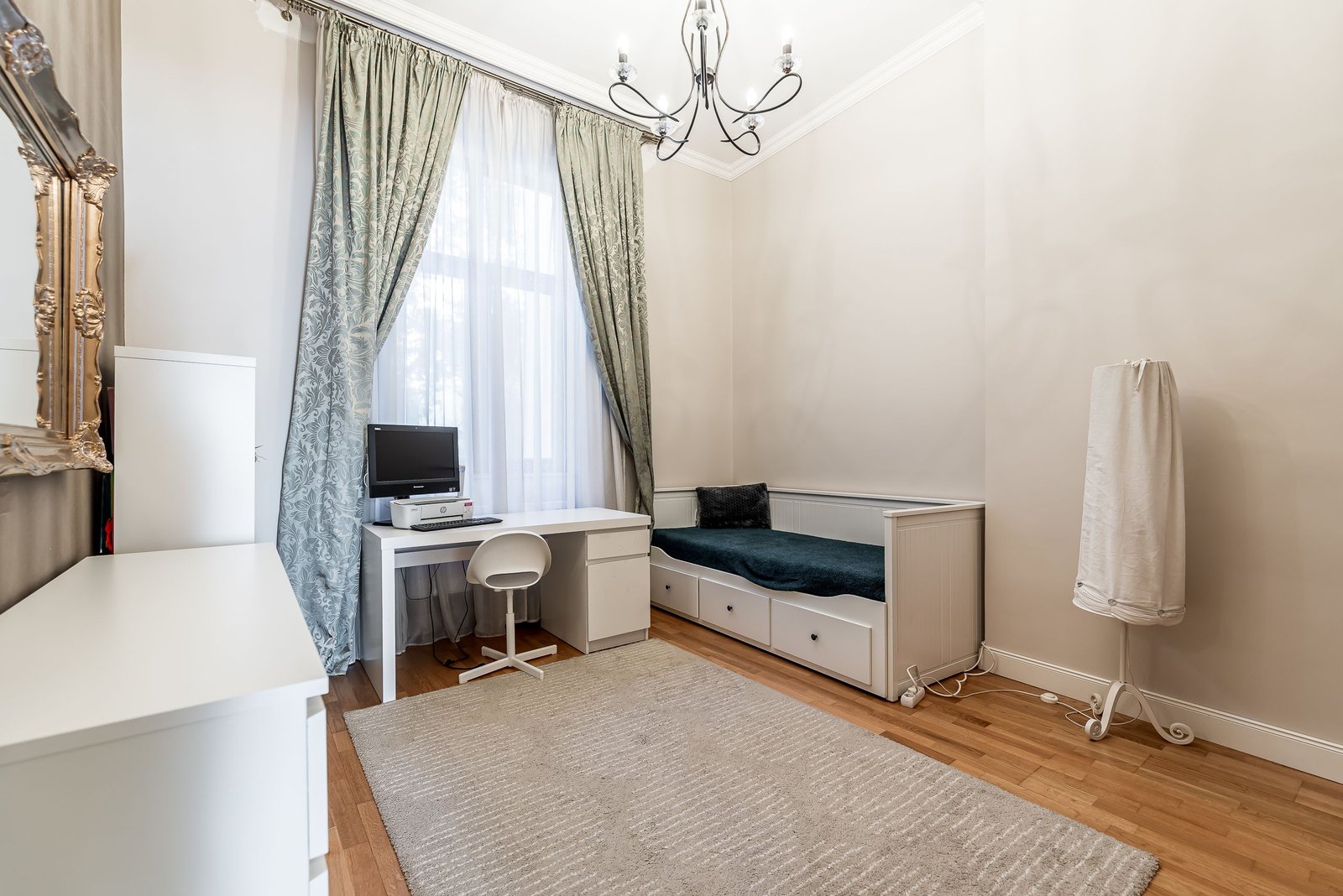 29ce1d3489cb422990272117c1c9c291 Apartament cu personalitate, pentru cei care apreciază eleganța.