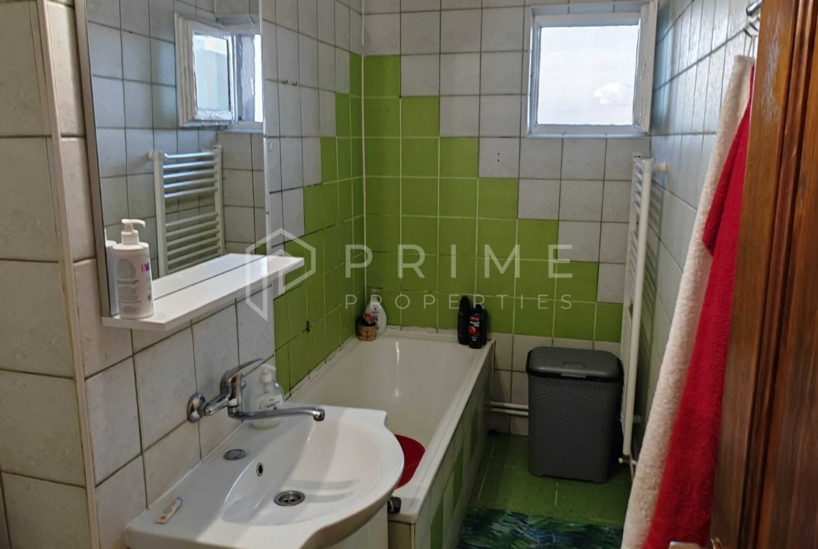 Apartament Spațios cu 3 Camere (76 mp Utili), 2 Băi și Vedere Însorită