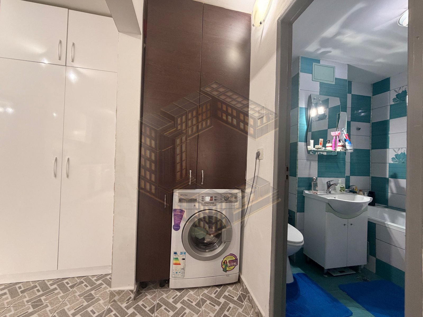 2bfdb6d415b046f4866626f7b23bc17e Apartament cu 2 camere, decomandat, renovat,de vanzare, zona Lipovei
