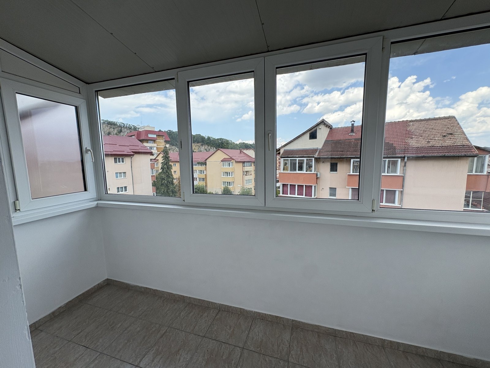 2c0b41a4cb2e43b6a5c1ecc81a909e51 Apartament cu trei camere cartier Racadau