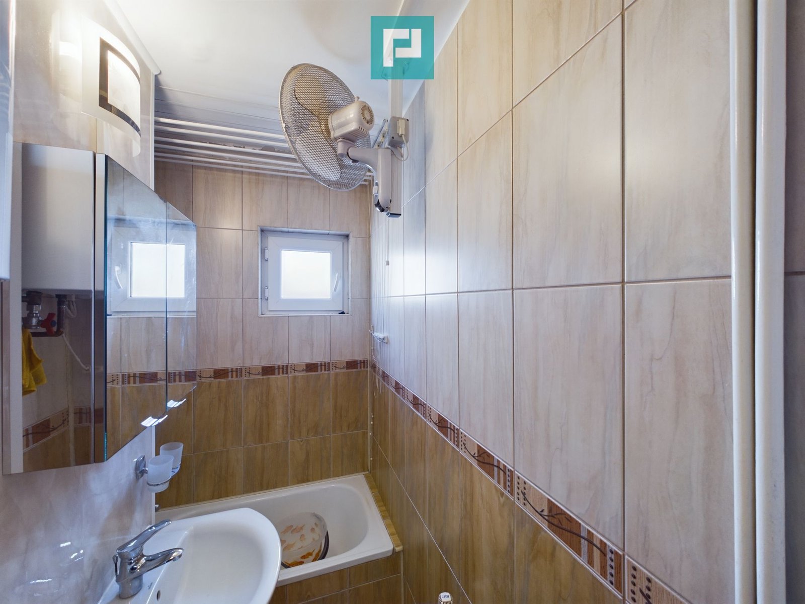 2cb076e5879d4421972025ecd8be8f60 Apartament cu 3 camere de închiriat – Lebăda