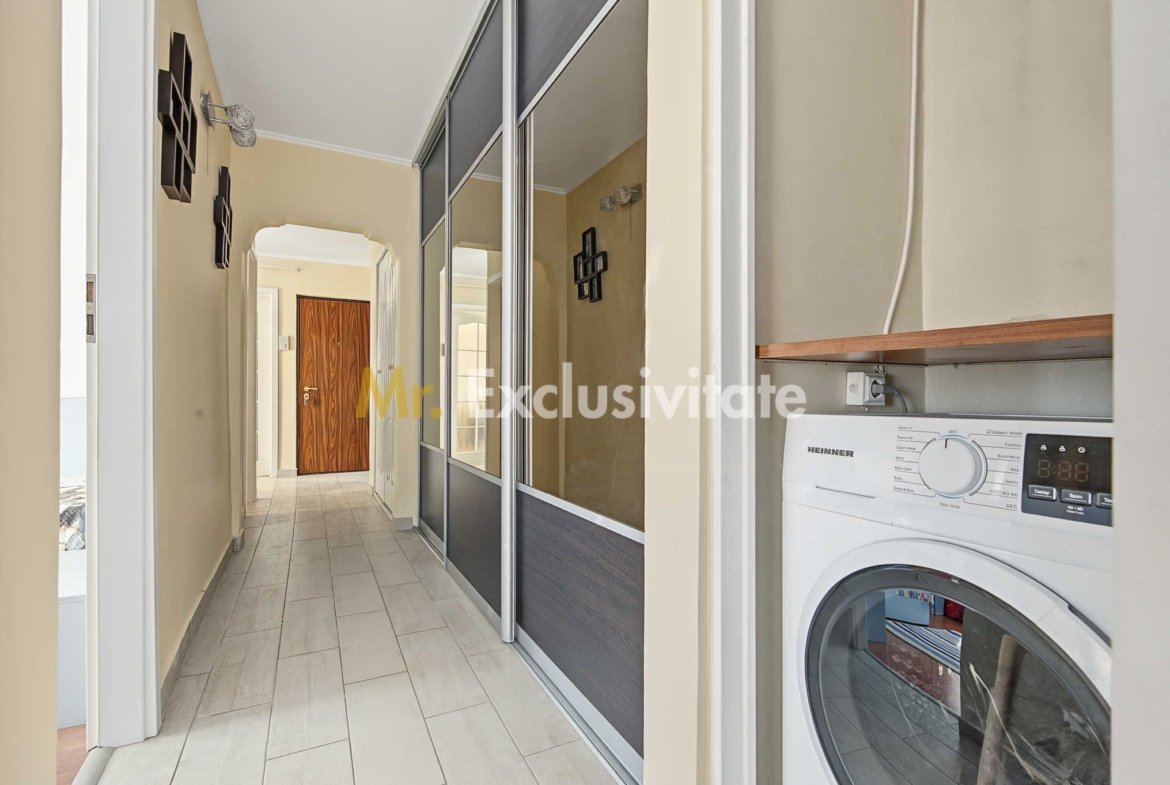 Central-Eremia, ap. 3 camere, 2 băi + boxă,proaspăt zugrăvit, et.2