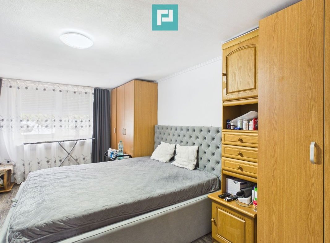Casă cu 2 corpuri, teren 398 mp, Oradea