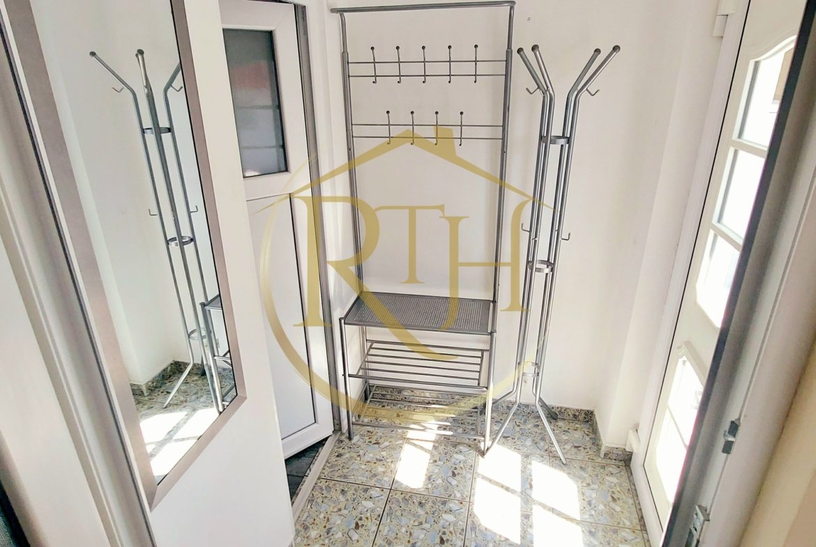 Apartament 1 cameră de închiriat, etaj 1, zona Modern, terasă proprie