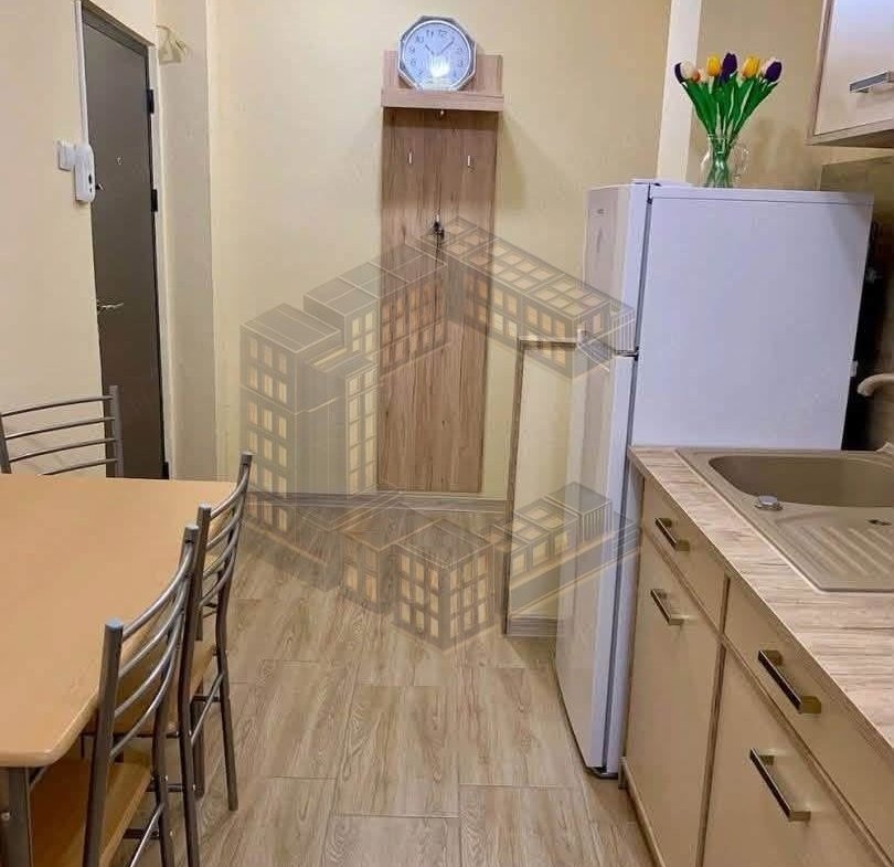 Apartament cu 2 camere, semidecomandat, centrala proprie, de vanzare