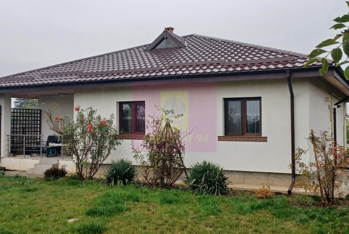 Sabareni, casa parter 145 mp, curte 1000 mp, mobilata, utilata