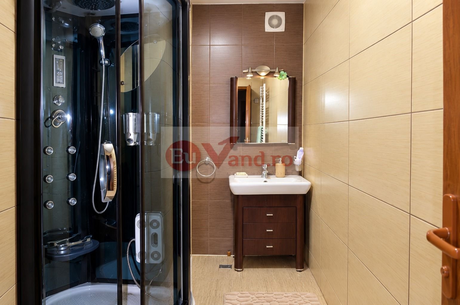 318d6c7467f549e8a14ee89b7439e83a Vila D+P+1+M, zona Spitalul Militar, Galati – 420 mp construiti – 349.000 E
