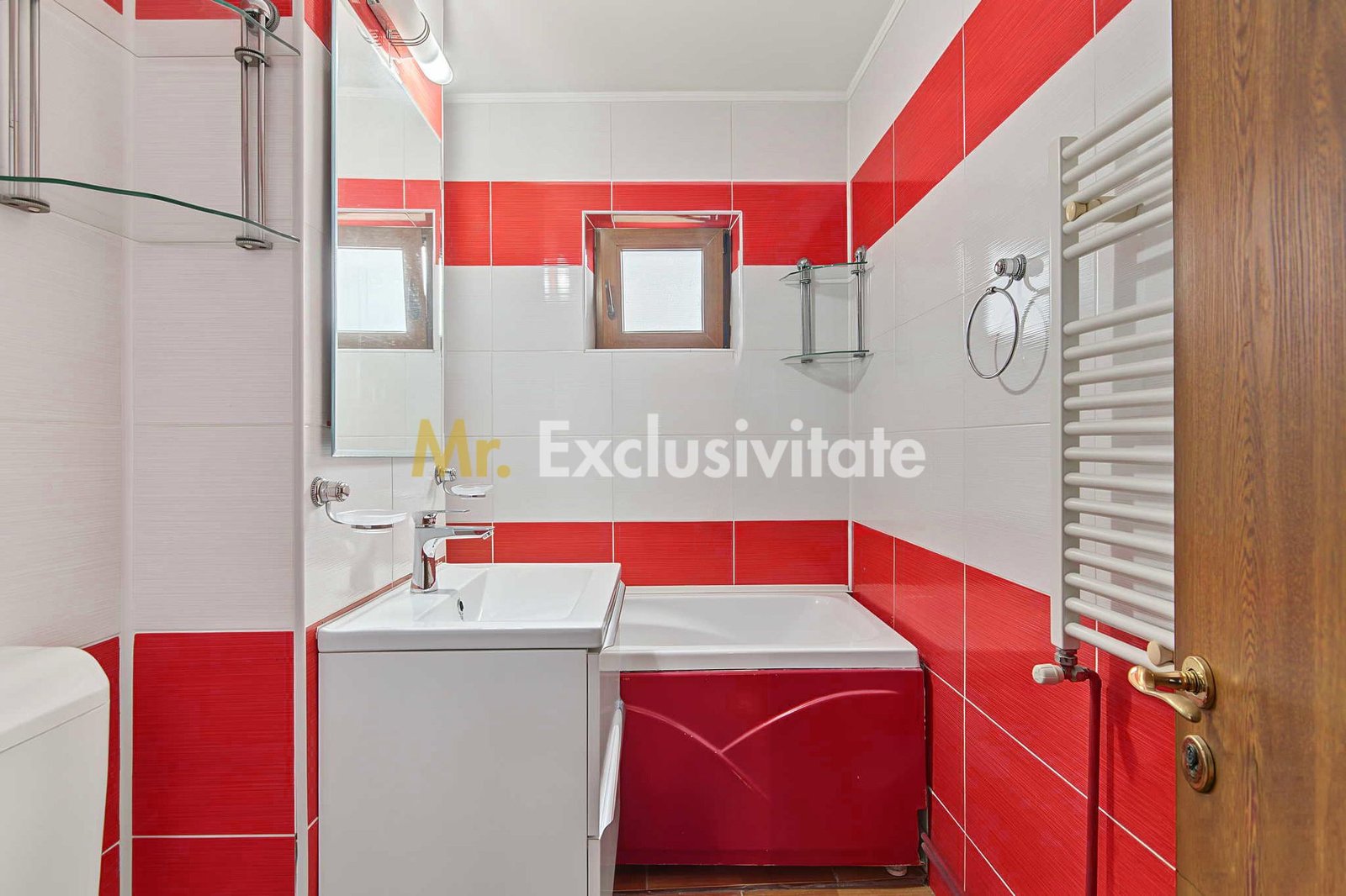 Apartament cu 3 camere decomandat etaj intermediar