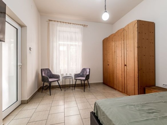 Apartament pe două nivele în Piața Catedralei, Arad.