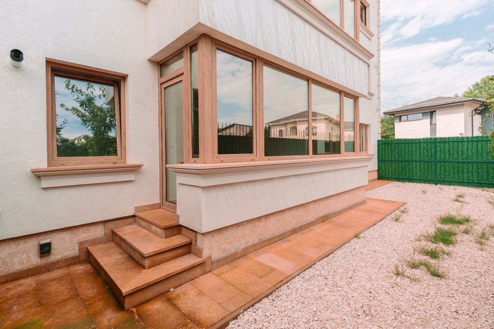 325307fce1f14a48beca21f23d8ff320 Titan- Bloc boutigue- apartament 3 camere cu curte