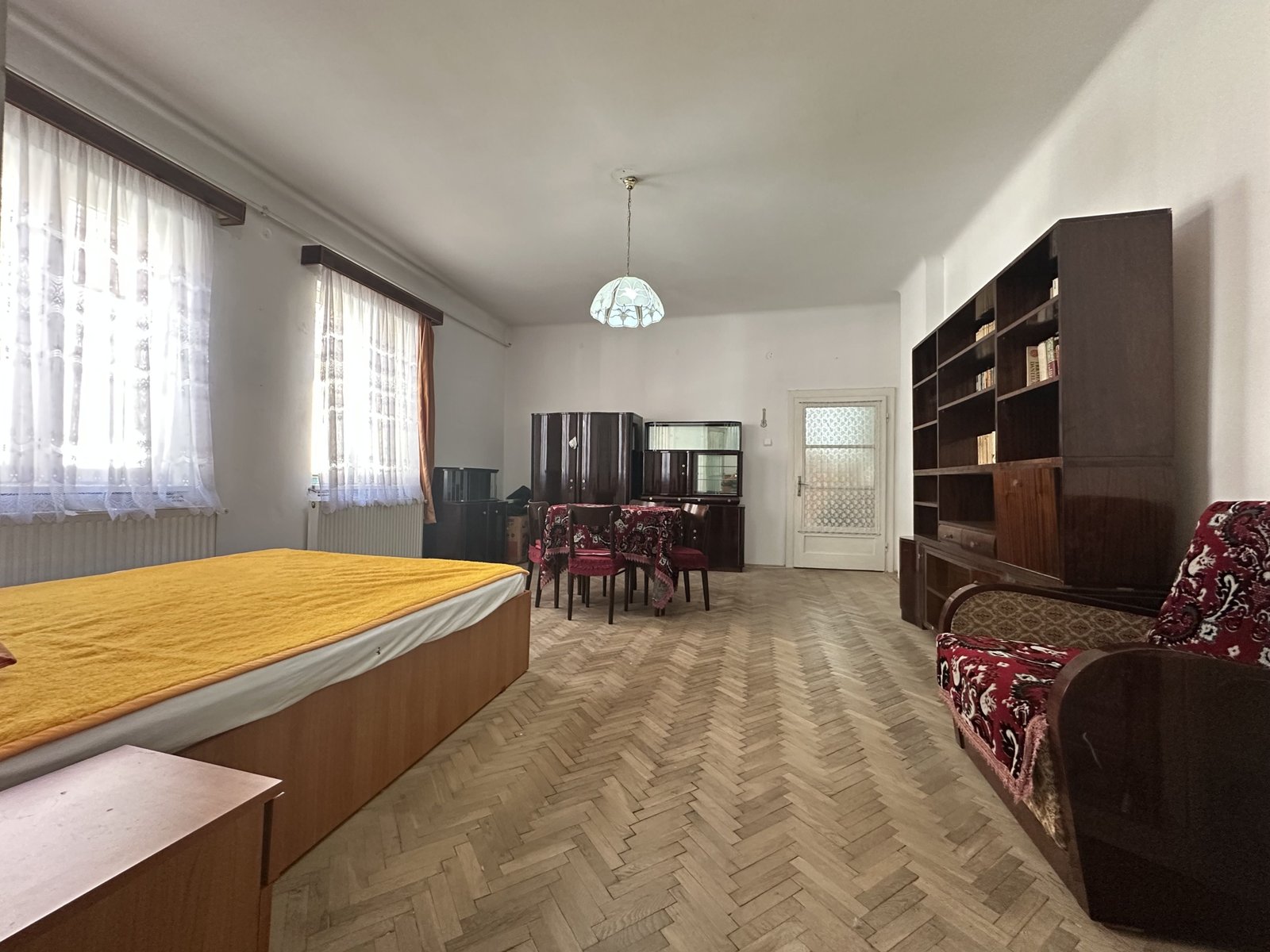 3269f514cd6847abb84f63a46d3149d8 Apartament in casa spațios la doar 5-7 minute de Centrul Istoric