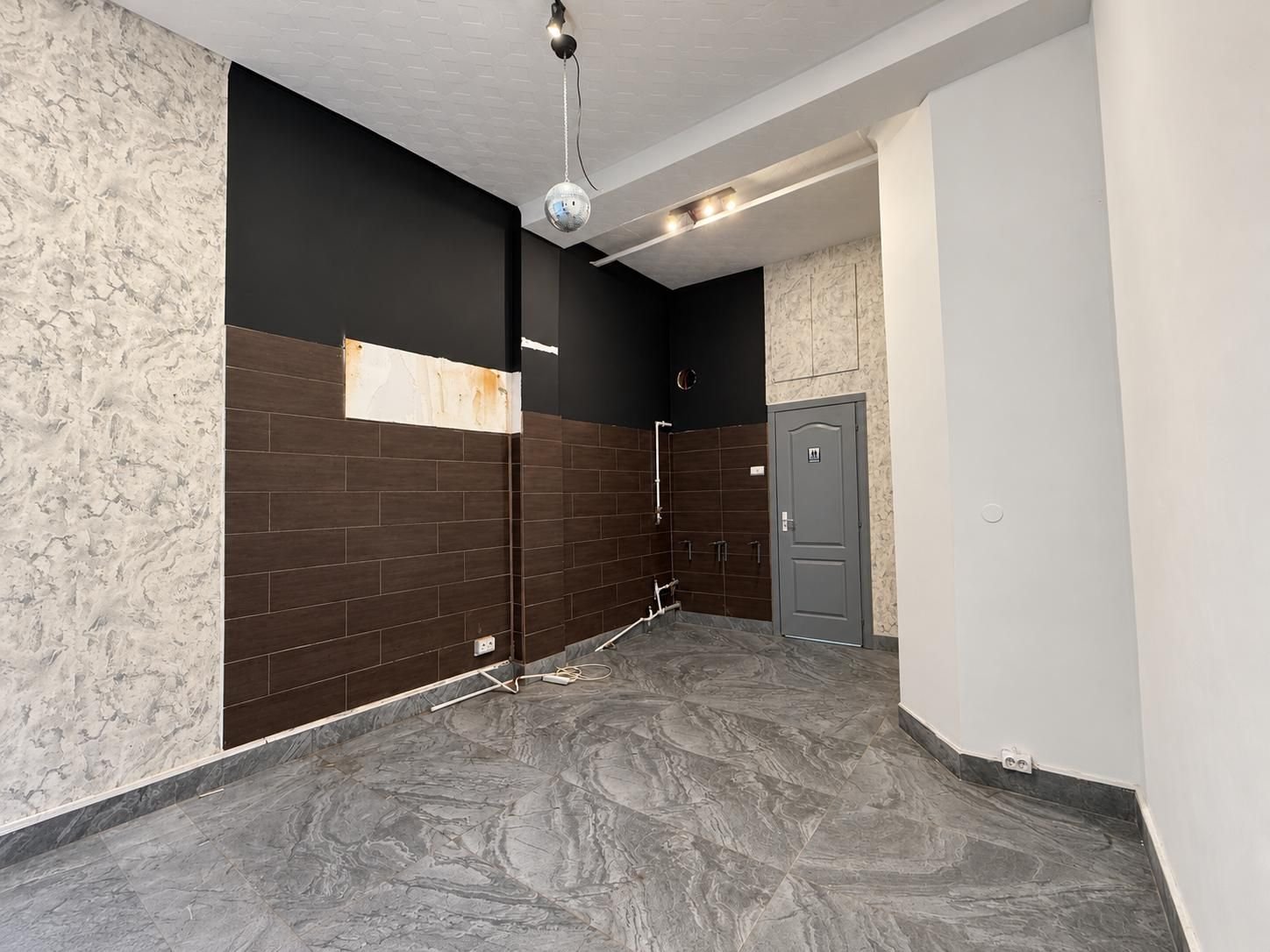 Spațiu comercial cu vitrină și acces stradal /Universitate – Colței