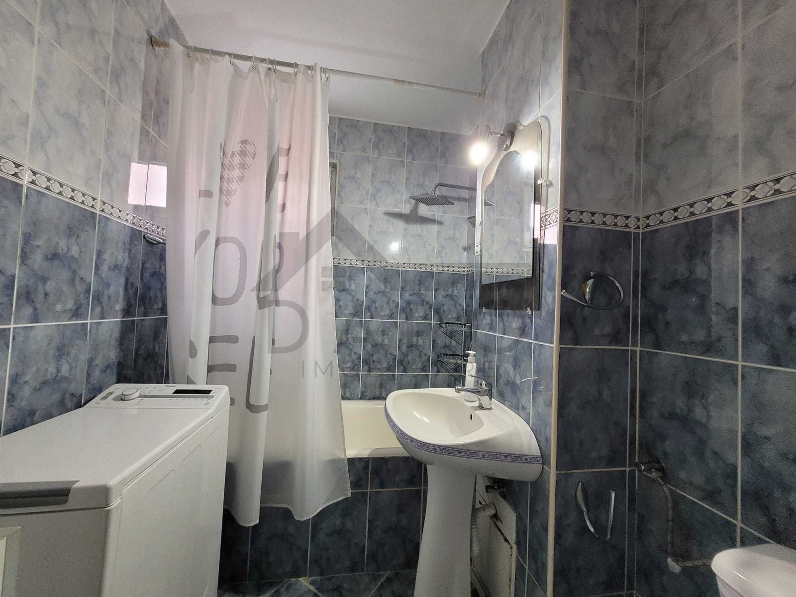 33b23161fc754f07b97d877c858189fa Vand apartament cu 2 camere, etaj 1 pe Bulevardul Pandurilor