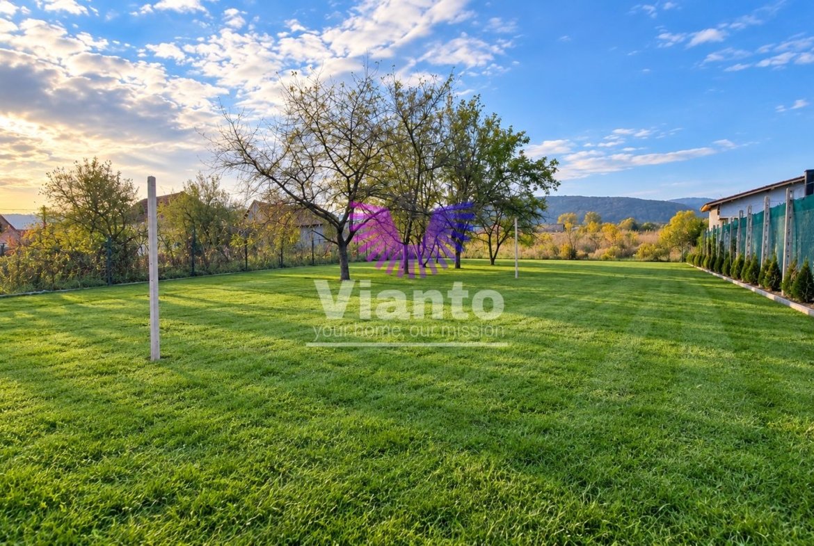 Teren intravilan de vanzare / Cornatel / 1200 mp