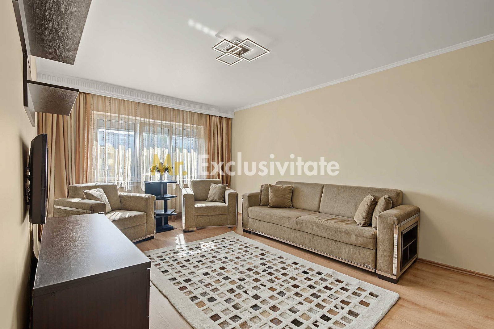 34b7443cdce44115b6e30bdbc53ca414 Central-Eremia, ap. 3 camere, 2 băi + boxă,proaspăt zugrăvit, et.2