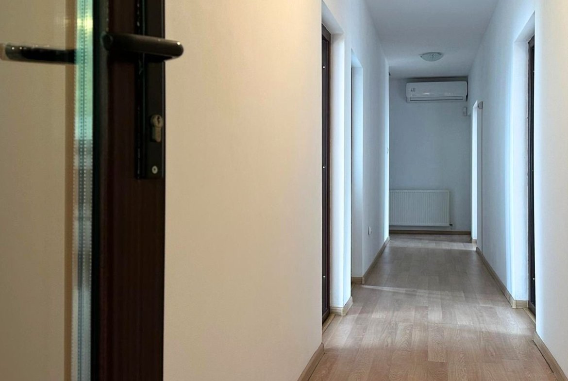 Inchiriere casă complet renovată cu 4 camere  Băneasa, Sector 1