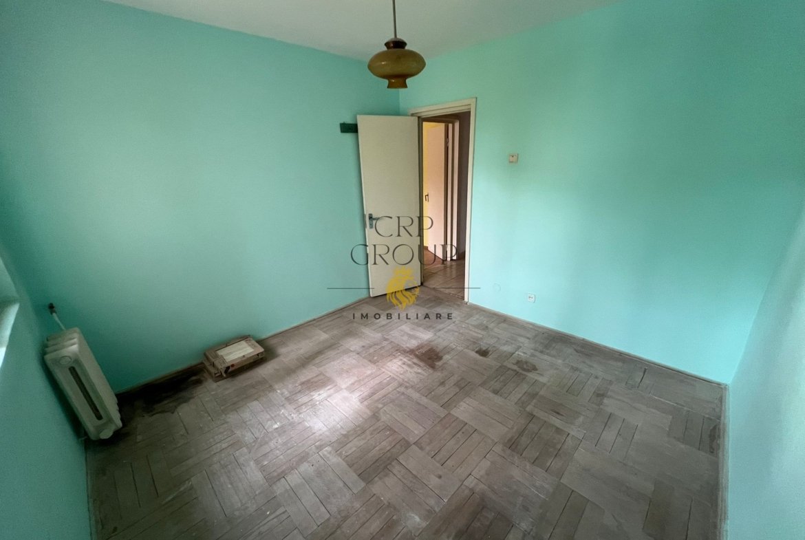 Apartament 4 camere, etaj 1/4, zona Mausoleul Eroilor – Sud