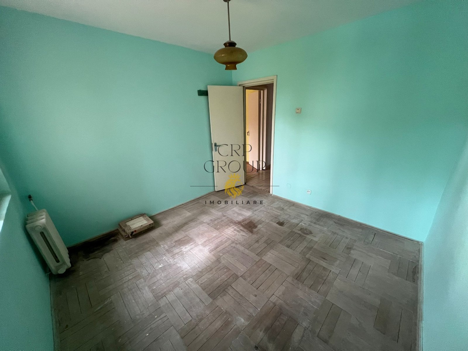 Apartament 4 camere, etaj 1/4, zona Mausoleul Eroilor – Sud