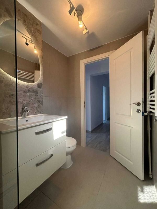 3865a252b3f7448d99a5cce476d09d96 Apartament 3 camere de vanzare, zona lujerului