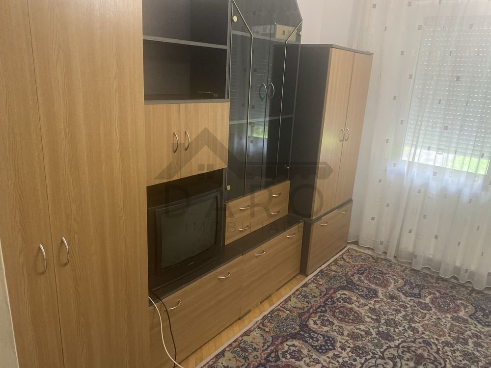 ofrrim spre inchirire  un apartament cu o camera, Strada Banat 3, ap 3