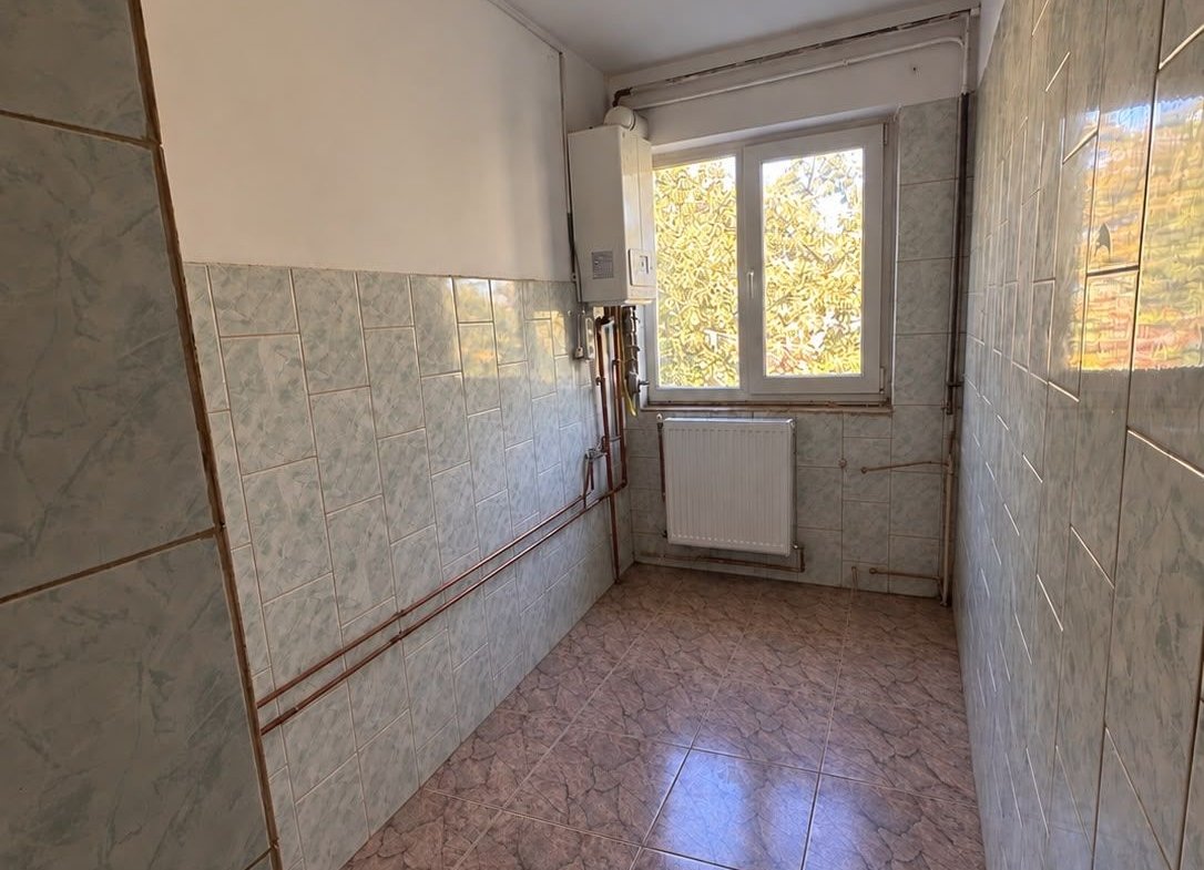 Apartament 3 camere renovat, cu centrală proprie, zona Dacia
